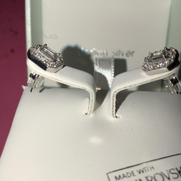 Sterling Siver Swarovski Zirconia Earrings Studs - Picture 5 of 5